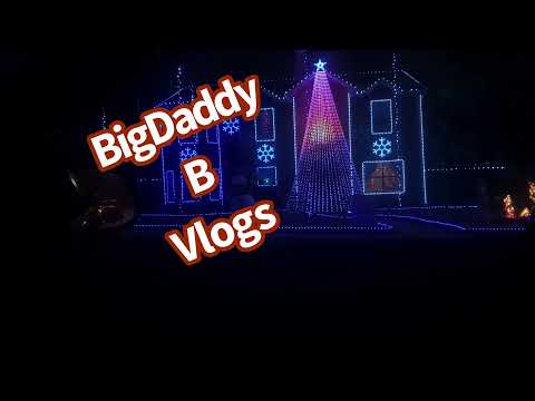 Epic Christmas Lights: The Cox family honors our officers in blue!