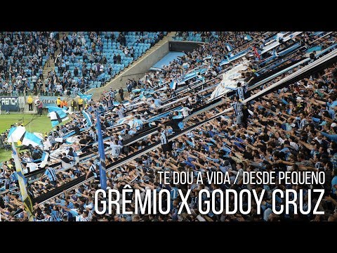 "Te dou a vida / Desde pequeno - Grêmio 2 x 1 Godoy Cruz - Libertadores 2017" Barra: Geral do Grêmio • Club: Grêmio