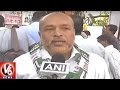 Frustrated With No Cash Board Bangalore Citizens Protest With ATM Pooja V6 News