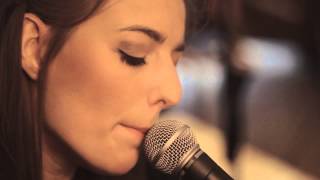 KARI  - Eyes Like Fire [LIVE Home Session / UK]