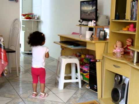 Bebê dança Gentleman