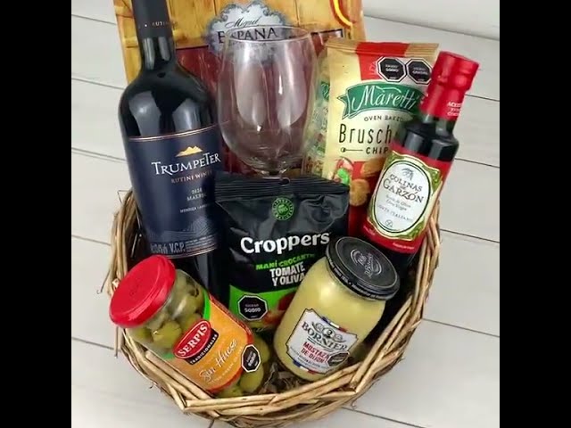 Vídeo relacionado con Cesta Gourmet para Regalar ACROL, Vino Tinto 37,5cl, cremas torta Oveja y Cabra, paté ibérico al Pedro Ximénez, sobrasada con miel y picos artesanos, regalo hombre, regalo mujer cumpleaños