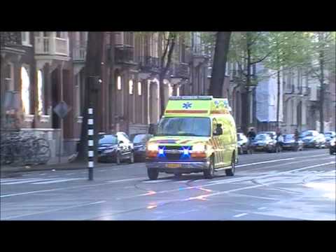 GGD Ambulance 13-123 met spoed onderweg naar het ziekenhuis