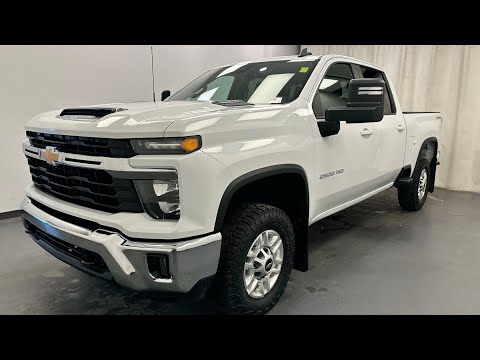 2025 Chevrolet Silverado 2500HD 4WD Crew Cab Standard Box LT in White for sale at Davis GMC Buick Lethbridge in Lethbridge, AB