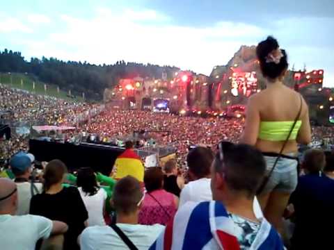 Hardwell's  crazy sit down moment at Tomorrowland 2013