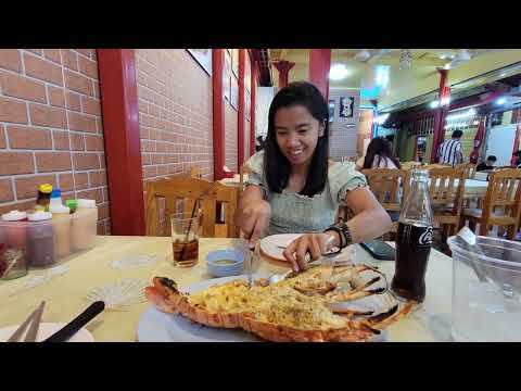 Giant 1.1kg LOBSTER at Central Night Market in Hua Hin, Thailand