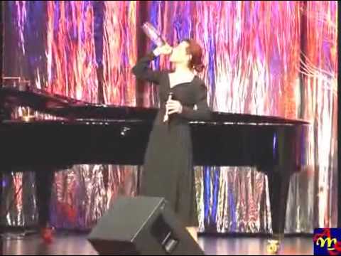 Asita Djavadi sings "Piaf"