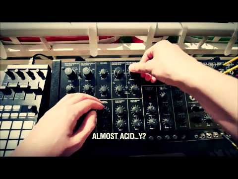 KORG MS-20M filter REV1 vs REV2 battle.