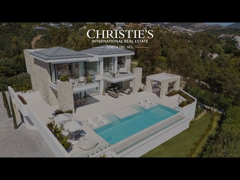 Magnificent villa with panoramic views in La Quinta in a gated and private community