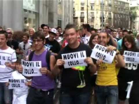 Zoo di 105 Muovi il Collo Day Flash Mob