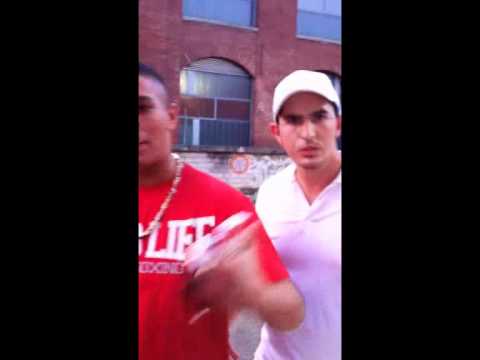 Capo Azzlack Und Die Auserwählten Tschawos G Funk Und Tulo  mala prala Ansage Bermuda Übernimmt