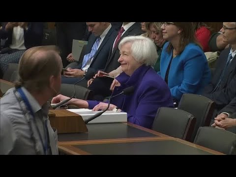 バイデン、初の女性財務長官にイエレンを起用へ (Biden to tap Yellen as first woman Treasury secretary)