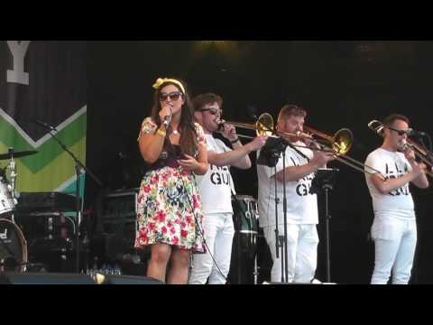 Band Pres Llareggub Brass Band - Alys Williams - Eisteddfod 2016 - Gweld y Byd Mewn Lliw