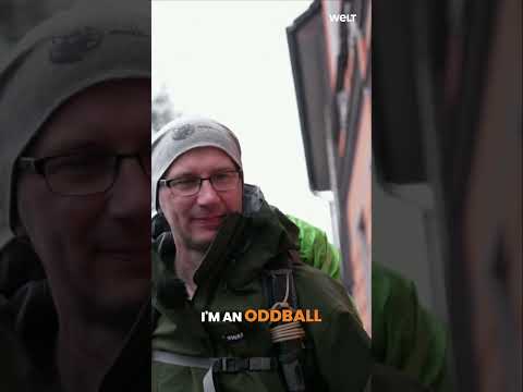 Video Thumbnail: PREPPER MOVEMENT: Preparing for the apocalypse - How a weekend Routine of survivalists looks like