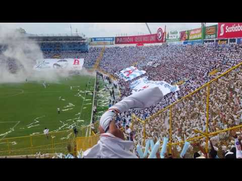 "Entrada final Alianza FC" Barra: La Ultra Blanca y Barra Brava 96 • Club: Alianza • País: El Salvador