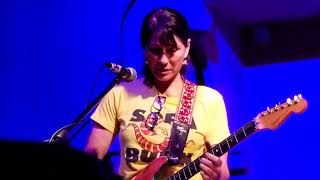 The Breeders - Wait In The Car