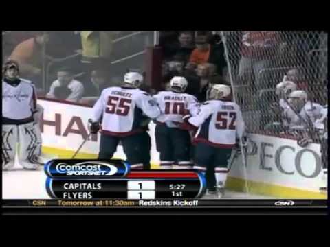 Daniel Carcillo (Philadelphia Flyers) KOs Matt Bradley (Washington Capitals)