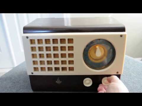 1946 Emerson 520 Catalin Radio - Near Mint Condition