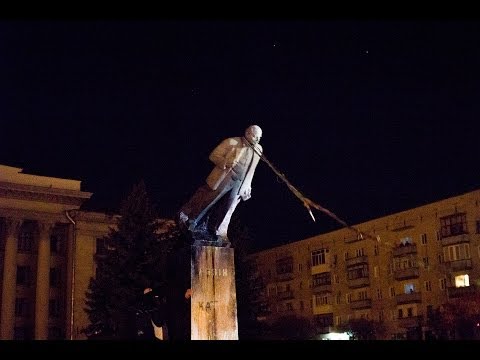 У Житомирі звалили пам'ятник Леніну