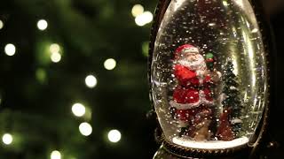 Svietiaci plastový lampáš s mikulášom so snežítkom a trblietkami 1xLED teplá biela na batérie, výška: 26cm