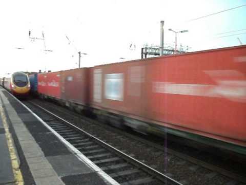 Freightliner 90043 passing Wigan North Western on 4M74 Coatbridge to Crewe 5th October 2010