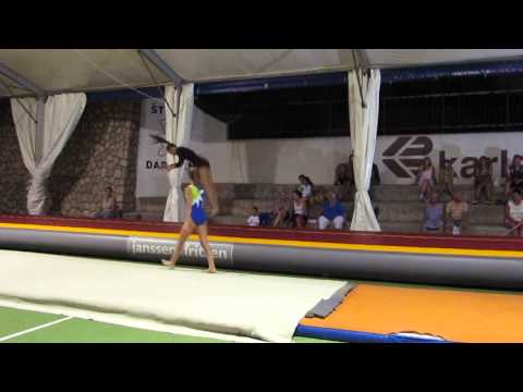 Akademija na ljetnim pripremama u Selcu 2013-akrobatkika (Nina Mezak)