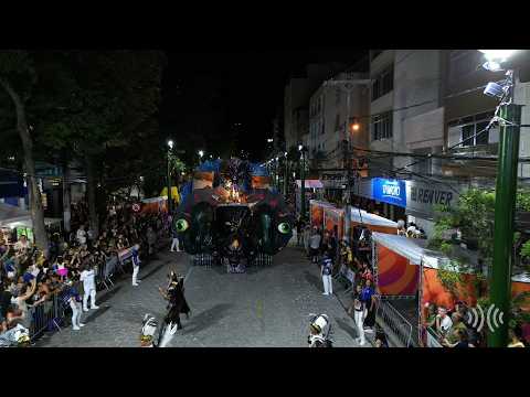 Confira os melhores momentos da Bola Branca, primeira escola a desfilar pelo Grupo A no Carnaval de Nova Friburgo