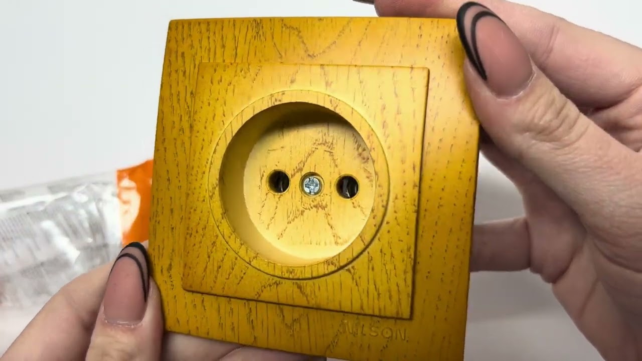 Розетка одинарная б/з NILSON Touran дуб 24251015