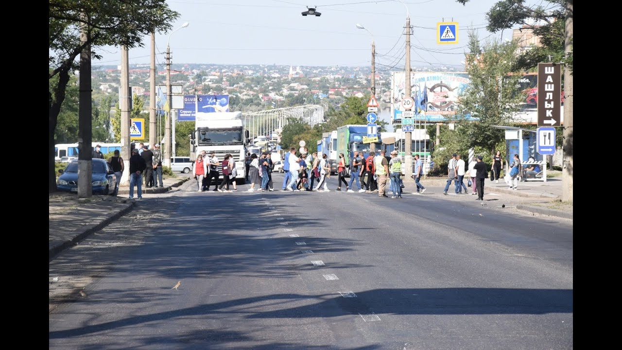 Работники госпредприятия «Степовое» перекрыли Варваровский мост