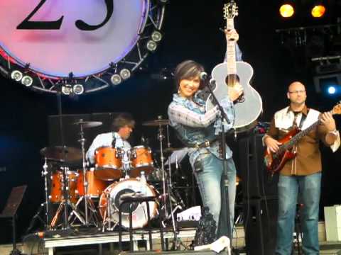 Pam Tillis - Blue Rose Is - Cleopatra, Queen Of Denial.MP4