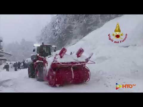 Vigili del Fuoco - Abetone Cutigliano (PT) Loc Le Regine Interventi per forti nevicate - www.HTO.tv