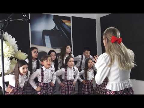 Corul Amadeus Academy-  Colaj Popular Aranjament orchestral Oana Vardianu Dirijor Bianca Vlad