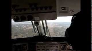 preview picture of video 'Cockpit view tricky Landing Beechcraft Air King B200 - Menongue 2007'