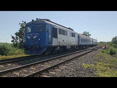 Trenuri de Calatori in Oradea Langa Episcopia Bihor Intr-o Dimineata Calduroasa - 29 iulie 2024