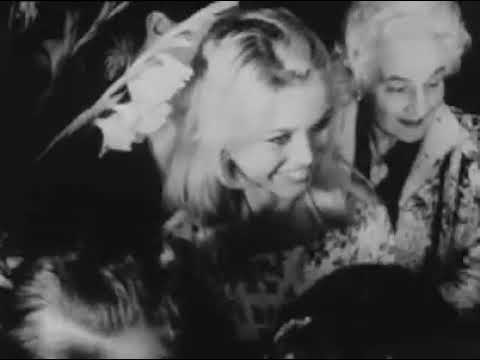 Brigitte Bardot et Sacha Distel à l'Olympia (Sainte Brigitte - 1958)