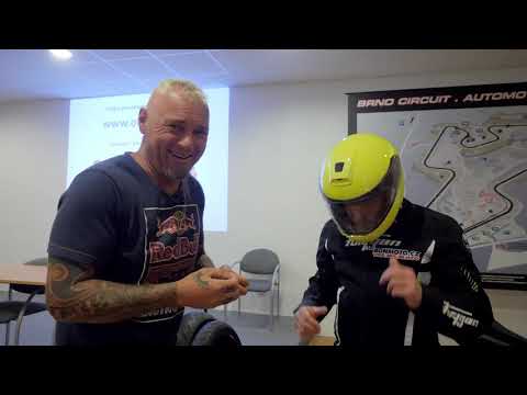 Pepa Sršeň radí, jak správně vybrat helmu na motorku