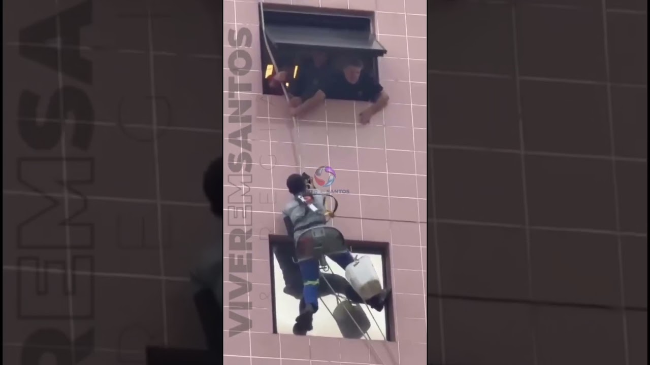 Trabalhadores ficam pendurados em fachada de prédio durante ventania em Santos.