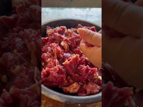 A hora de fazer o espetinho o segredo da carne Rio Verde de Mato Grosso Mato Grosso do Sul ￼