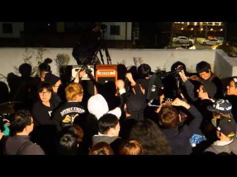 20131011 Find the spot - Clench Your Fist