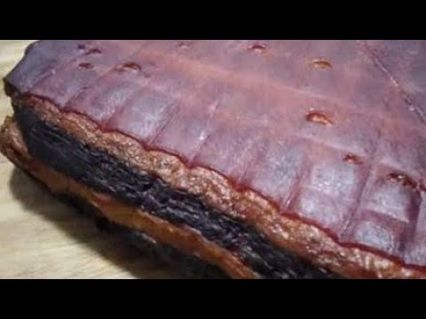 Schwarz geräucherter Bauchspeck.