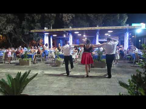 Traditional Dancers @ Isaac Tavern, on the Harbour