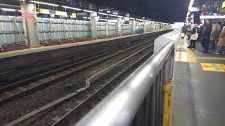 品川駅山手線231系発車235系到着