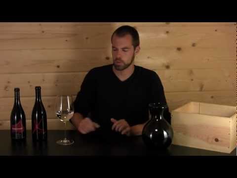 Barrique-Haus: Spucken von Wein