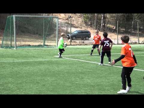 Fotboll: Helenelund (röd) - Sportfältet Nord (1) 28/4-13