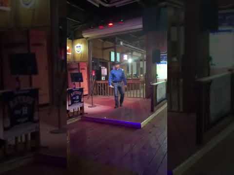 Karaoke Luke Combs - Lovin' on You