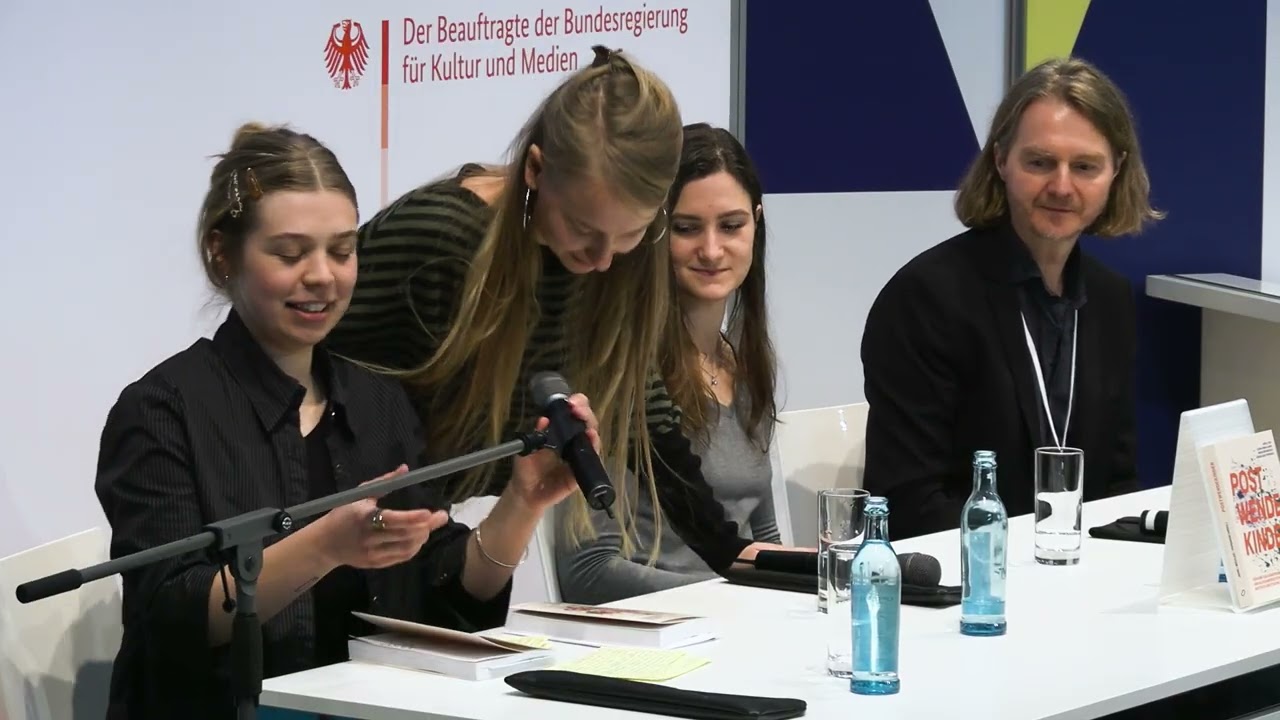 Alma-Emilia Jahn/Marlene Mähler/Angelique Pershon (Hg.) - Postwendekinder. Für eine solidarische und gleichberechtigte deutsch-deutsche Zukunft (Neofelis)