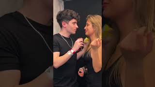 Me darias un beso a cambio de la caja misteriosa? 😳💋