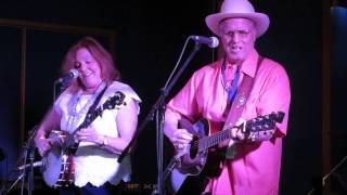 Robin and  Linda Williams Lookin for Love