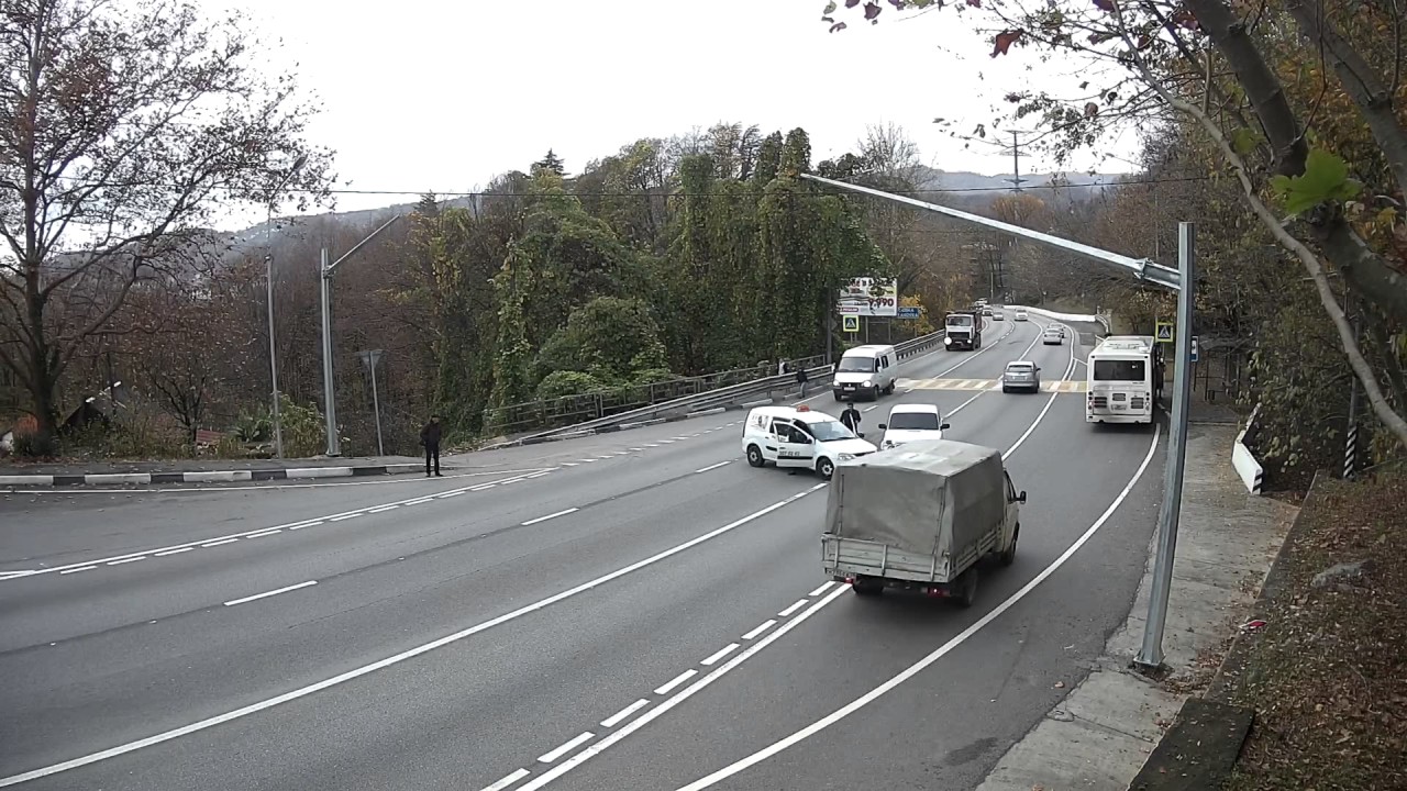 Гениальный маневр таксиста в Сочи