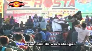 Download lagu Via Vallen   Kelangan   The Rosta Live Blitar Tulungagung 2015 mp3